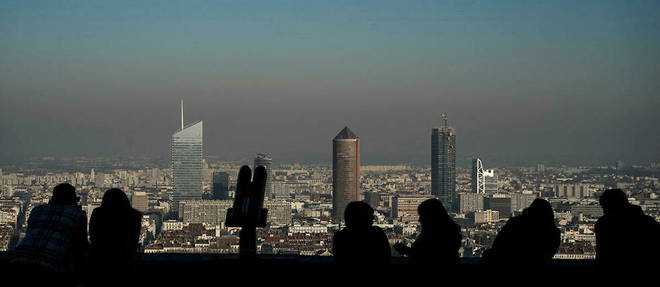 In Lyon, here on Monday February 13, the episode of air pollution is particularly intense.  Differentiated circulation has been triggered.
