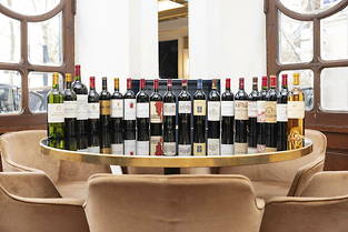 L'opération « Carte sur table », du 20 mars au 20 avril, permet de déguster au restaurant des vins prestigieux de Bordeaux à prix caviste.
