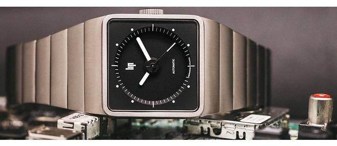 Creee en 1975 par le designer Roger Tallon, la montre BIG TV disposait alors d'un boitier en acier et d'un bracelet en cuir. Lip lance aujourd'hui sa descendante en version titane.
