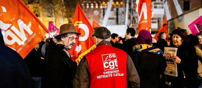 14 % des salaries de la SNCF etaient en greve jeudi 16 fevrier a la mi-journee, selon les chiffres des syndicats.
