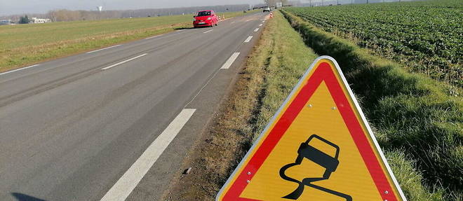 The scene of Pierre Palmade's accident, on the D 372 in Villiers-en-Biere, between the roundabout that leads to the Carrefour shopping center, and Perthes-en-Gatinais.