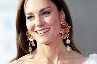 Kate Middleton &eacute;blouissante sur le tapis rouge des Bafta Awards