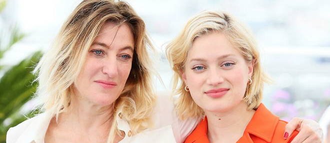 Director of Les Amandiers, Valeria Bruni Tedeschi at the Cannes Film Festival with the young actress Nadia Tereszkiewicz selected for the Cesar for Best Female Hope.