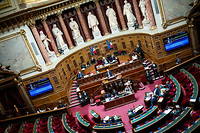 Vue sur l'hémicycle du Sénat, lors de l'examen de la séance publique portant sur les conclusions de la commission mixte paritaire (CMP)  sur le projet de loi de finances rectificative, le 8 août 2022. 
