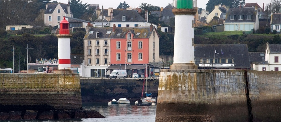 In Groix, the Portuguese adopted the “stone”