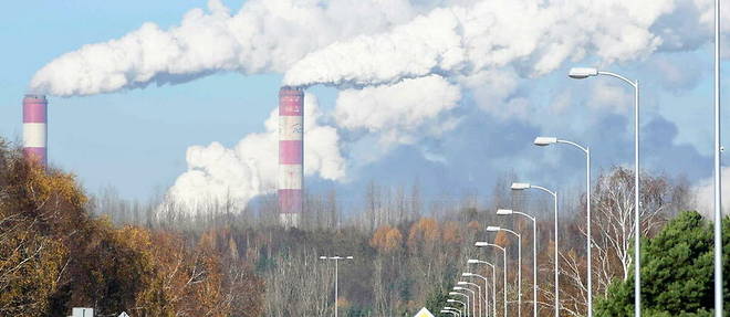 La centrale thermique de Belchatow (Pologne), l'une des plus grandes centrales a charbon au monde.
