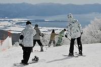 A Fukushima, les charmes de la neige contre les stigmates du nucl&eacute;aire