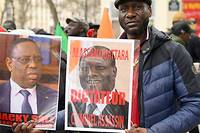 France: des membres de la diaspora s&eacute;n&eacute;galaise manifestent contre la &quot;dictature de Macky Sall&quot;