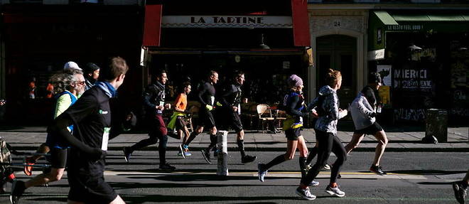 Les coureurs du marathon de Paris, le 3 avril 2022.
