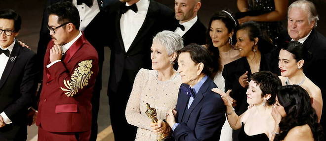 L'equipe du film Everything Everywhere All at Once a remporte sept Oscars.
