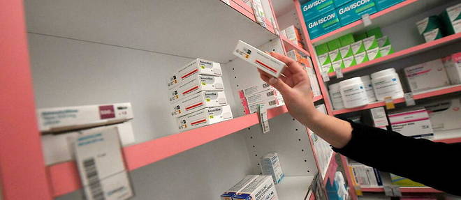 Patients complain following having been prescribed antibiotics without authorisation.
