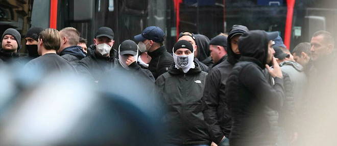 Des heurts ont eu lieu a Naples en marge des huitiemes de la Ligue des champions, entre des supporteurs ultra allemands et la police.
Des heurts ont eu lieu a Naples en marge des huitiemes de la Ligue des champions, entre des supporteurs ultra allemands et la police.
