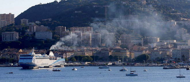 The Meridionale Ferry Company Girolata boat streams a heavy smoke before its departure to Marseille on June 19, 2019 in Ajaccio on the French Mediterranean island of Corsica. (Photo by PASCAL POCHARD-CASABIANCA / AFP)