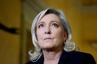 Retraites: Marine Le Pen annonce qu'elle d&eacute;posera une motion de censure