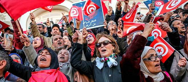 Le 5 mars, à Tunis, des sympathisants du Front de salut national, coalition d’opposition, se sont rassemblés afin de demander la libération d’opposants arrêtés quelques  semaines auparavant.  ©CHEDLY BEN IBRAHIM