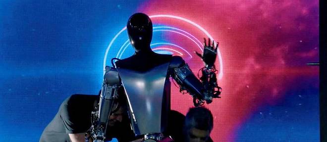 L'un des deux prototypes d'Optimus, le robot humanoide de Tesla, presente a la Tesla AI Day, a Palo Alto (Californie), le 30 septembre 2022.  (C)-