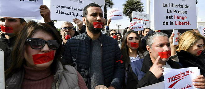 Tunisian journalists gathered in Tunis for a press freedom demonstration on February 16, 2023, four days after the arrest of Noureddine Boutar, the general manager of Mosaique FM. 
