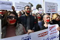 Des journalistes tunisiens se sont reunis a Tunis pour une manifestation pour la liberte de la presse, le 16 fevrier 2023, quatre jours apres l'arrestation de Noureddine Boutar, le directeur general de Mosaique FM.
