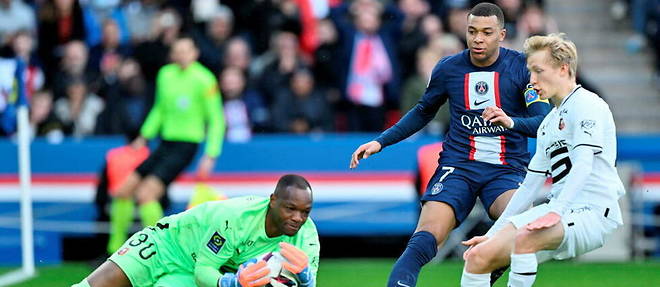 For his first match at the Parc des Princes under the colors of Rennes, Steve Mandanda was imperial.
