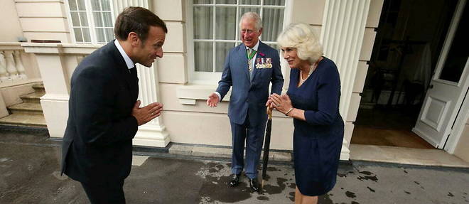 Le roi Charles, qui était alors prince, avait reçu Emmanuel Macron à Londres en juin 2020, en compagnie de son épouse, Camilla.
