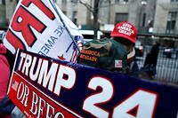 Les Trumpistes se sont rassembles, lundi 20 mars, devant le palais de justice de New York, pour soutenir leur idole dans l'affaire Stormy Daniels.

