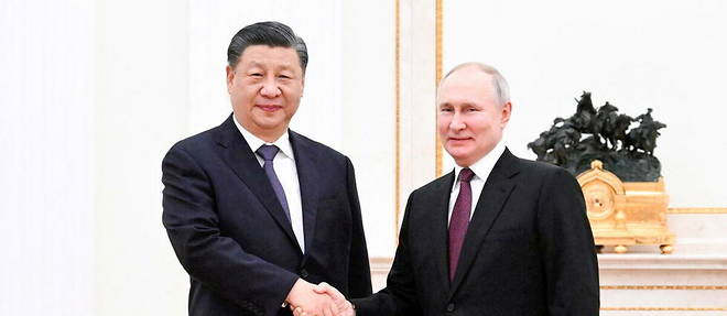 Xi Jinping et Vladimir Poutine se sont entretenus de facon informelle, lundi 20 mars, a Moscou.
