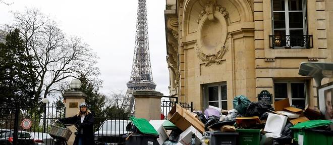 A Paris, le systeme de collecte "hybride" des dechets mis a mal par la greve