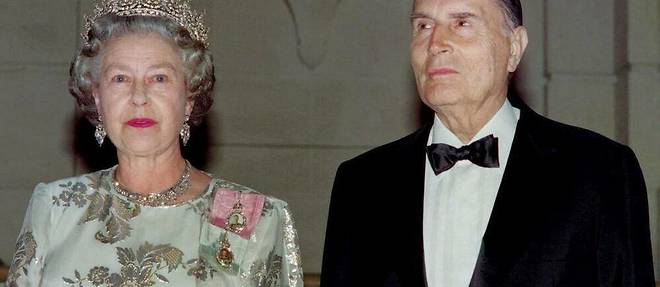 Elizabeth II, lors de sa troisieme visite d'Etat en 1992, a notamment recu Francois Mitterrand lors d'un diner organise a l'ambassade du Royaume-Uni a Paris.
