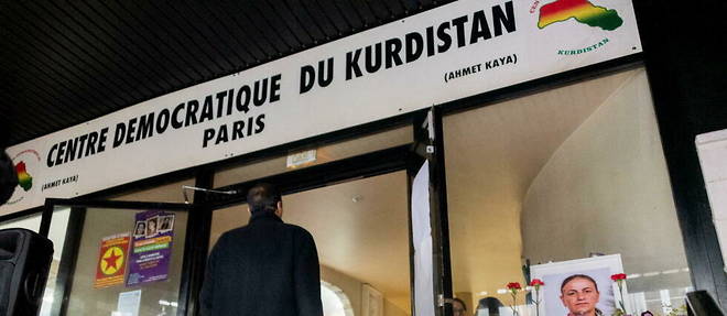 Le centre culturel kurde Ahmet-Kaya, rue d'Enghein a Paris, est sous etroite surveillance depuis l'assassinat de trois personnes le 23 decembre.
