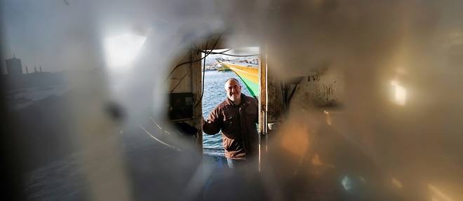 Jihad, pecheur palestinien dont le bateau pourrait etre saisi a jamais par Israel