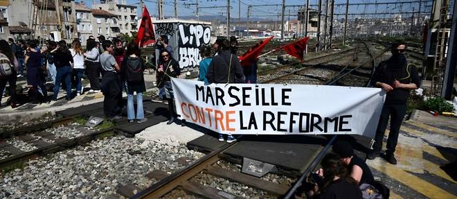 Marseille: port bloque et autoroute momentanement fermee contre la reforme des retraites