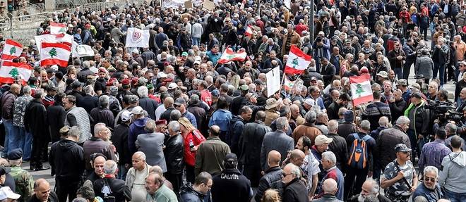 Crise economique au Liban: manifestation dispersee a coups de gaz lacrymogenes