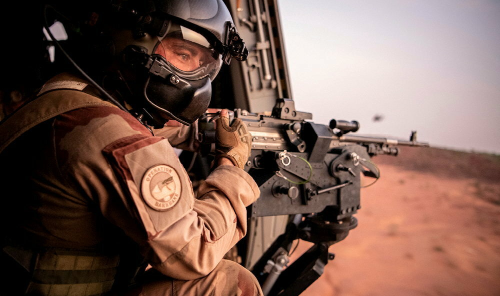 
        Sentinelle. Un soldat de l'operation Barkhane au Sahel, en juillet 2022, avant le depart des troupes francaises.