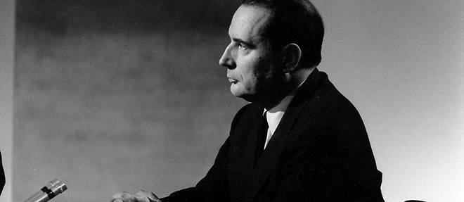Francois Mitterrand lors de l'enregistrement du magazine politique televise << Face a face >>, le 9 mai 1966.
