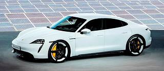  A partir de 2025, la plupart des voitures electriques devraient pouvoir participer a l'equilibrage du reseau (comme, ici, la Porsche Taycan). 