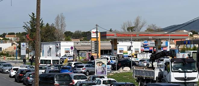 Penurie de carburants: la Loire-Atlantique la plus touchee, la moitie des stations affectees 
