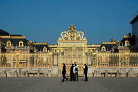 Charles III &agrave; Versailles&nbsp;: M&eacute;lenchon et Rousseau aiguisent leurs piques