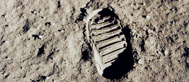 L'empreinte laissee par le premier pas de Neil Armstrong sur la Lune, le 21 juillet 1969.
