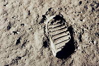 Neil Armstrong a-t-il vraiment dit &laquo;&nbsp;c&rsquo;est un petit pas pour l&rsquo;homme&nbsp;&raquo;&nbsp;?