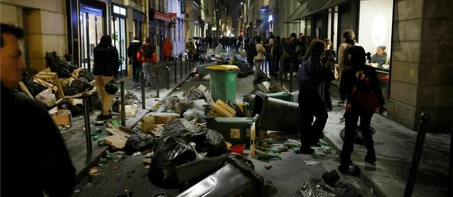 A Paris, les touristes partages entre soutien et critique des manifestants