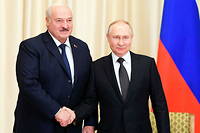 Vladimir Poutine aux côtés du président biélorusse, Alexandre Loukachenko, le 17 février 2023.
