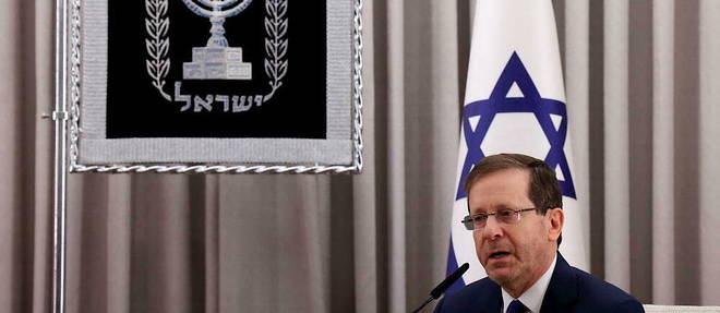 « Au nom de l’unité du peuple d’Israël  (...) , je vous appelle à stopper immédiatement » le processus législatif, a déclaré Isaac Herzog.
