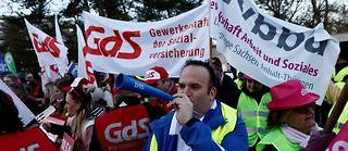 Les syndicats allemands demandent une revalorisation salariale de 10 %, où les prix se sont envolés depuis plus d'un an, l'inflation a atteint 8,7% en février. 
