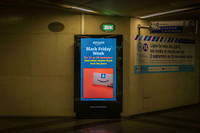 Les publicites lumineuses seront desormais eteintes lorsque les gares, stations de metro et hall d'aeroports seront fermes au public.
