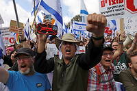 Manifestation devant le parlement israelien contre la reforme controversee du systeme judiciaire, a Jerusalem, le 27 mars 2023.
