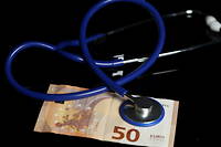 Certains medecins interimaires demandent jusqu'a 3 000 euros pour 24 heures de garde.
