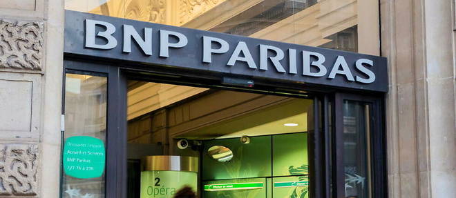 Cinq banques, dont la Societe generale et BNP Paribas, sont soupconnees par le Parquet national financier d'avoir aide leurs clients a echapper a l'impot sur les dividendes. 