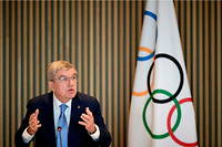 Le président du CIO, Thomas Bach, a recommandé mardi le retour des sportifs russes à la compétition, sous certaines conditions.
