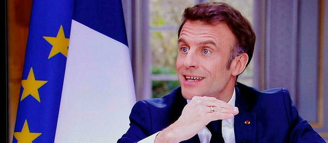 Emmanuel Macron, lors de son interview du 22 mars, accordée aux JT de TF1 et France2, au palais de l'Élysée, à Paris. 
