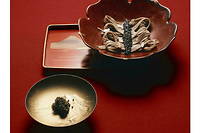 Aux fourneaux du nouveau restaurant Ojii, Yuji Mikuriya alias « Taku » imagine des assiettes raffinées et efficaces.
